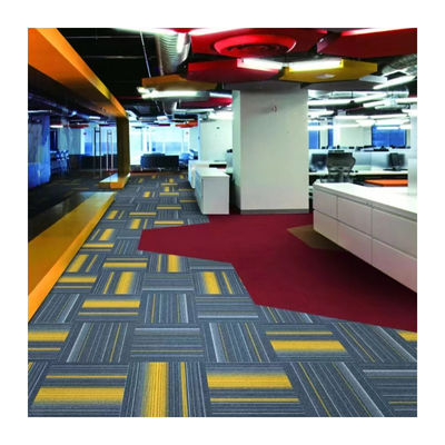 Tejas de alfombra de hotel de impresión de nylon de 50x50 personalizadas para pisos de oficinas y comerciales