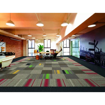 Tejas de alfombra de hotel de impresión de nylon de 50x50 personalizadas para pisos de oficinas y comerciales