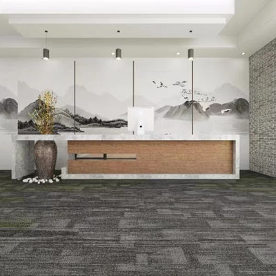 Tejas de alfombra de oficina hechas por máquina 50x50cm Cuadrados para la solución de pisos de oficina