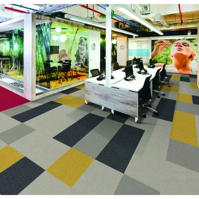 Solución de pisos de oficina con patrón de rompecabezas y azulejos de alfombra de nylon de baja altura de pila