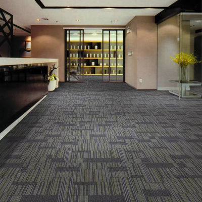 Modelo de rompecabezas de estilo sencillo azulejos de alfombra extraíbles de lujo 50x50 para oficina modular