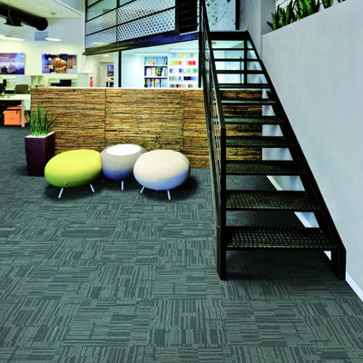 Tejas de alfombras modulares rectangulares antimicrobianas de oficina para una limpieza y mantenimiento fáciles