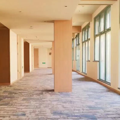 Alfombra de pared a pared de 100% de nylon rectángulo para suelos comerciales a prueba de fuego en hoteles
