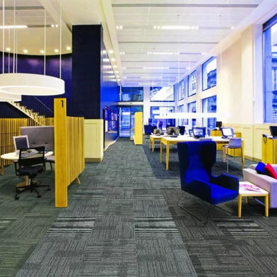 Oficina comercial Modular PE azulejos de alfombra de apoyo 50x50 con patrón cuadrado rompecabezas