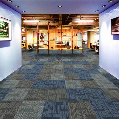 550 ± 5% azulejos de alfombra de nylon de bucle nivelado con tufos para oficinas y escuelas comerciales modernas