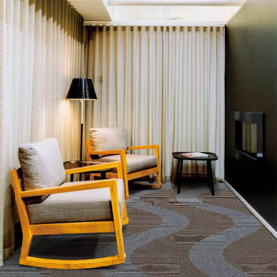 Tejas de alfombra de fibra de PP 100% para oficinas comerciales modernas estilo y diseño clásico