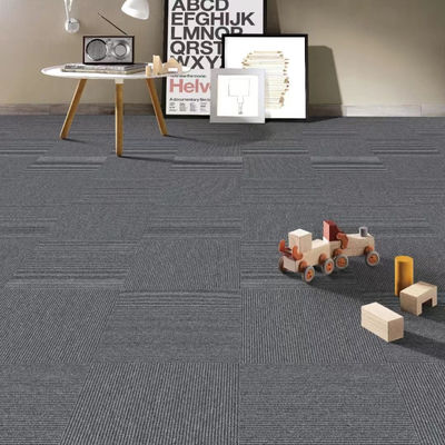 Tejas de alfombra de fibra de PP 100% para oficinas comerciales modernas estilo y diseño clásico