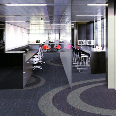 Cuadrado PE de apoyo de tejas de alfombra de nylon 50x50 para oficinas comerciales en diseño modular
