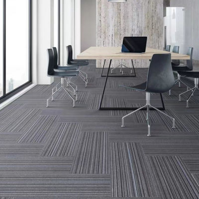 Tejas de alfombras de nylon modernas para oficinas comerciales 3,5 mm Alturas de pila 550 g Peso de tufo