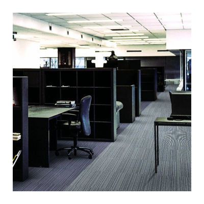 Teja de alfombra de oficina comercial de estilo base 50x50 con soporte modular de PVC