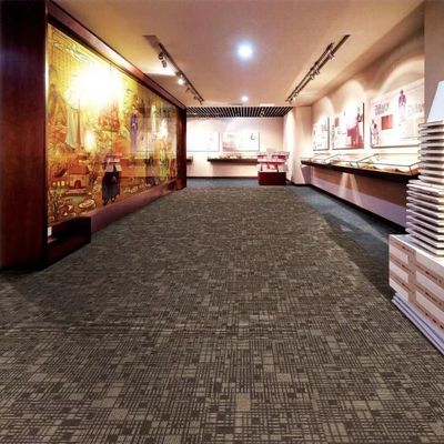 550±20g/m2 Peso de pila Teja de alfombra de oficina para comerciales en salón de banquetes y hotel