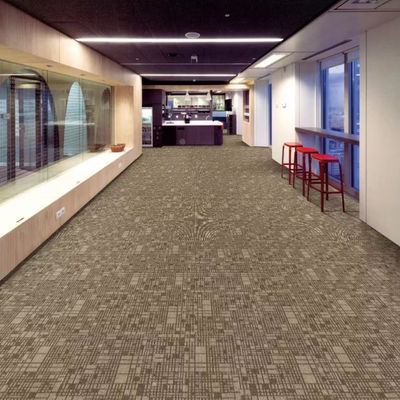 550±20g/m2 Peso de pila Teja de alfombra de oficina para comerciales en salón de banquetes y hotel