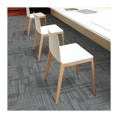 Tejas de alfombra extraíbles de lujo de 8 kg/m2 para pisos de oficina rectangulares modulares