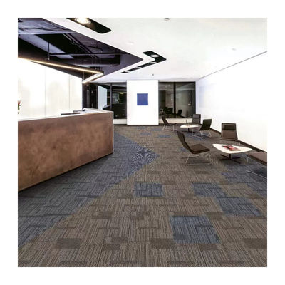 Tejas de alfombra extraíbles de lujo de 8 kg/m2 para pisos de oficina rectangulares modulares
