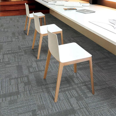 Tejas de alfombra extraíbles de lujo de 8 kg/m2 para pisos de oficina rectangulares modulares