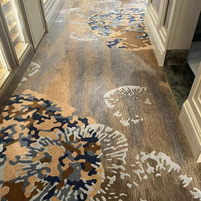 Alfombra impresa a color fluorescente para el control de plagas en el pasillo del hotel