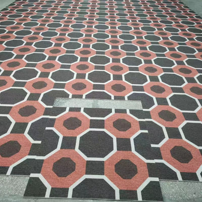 Alfombra impresa a color fluorescente para el control de plagas en el pasillo del hotel