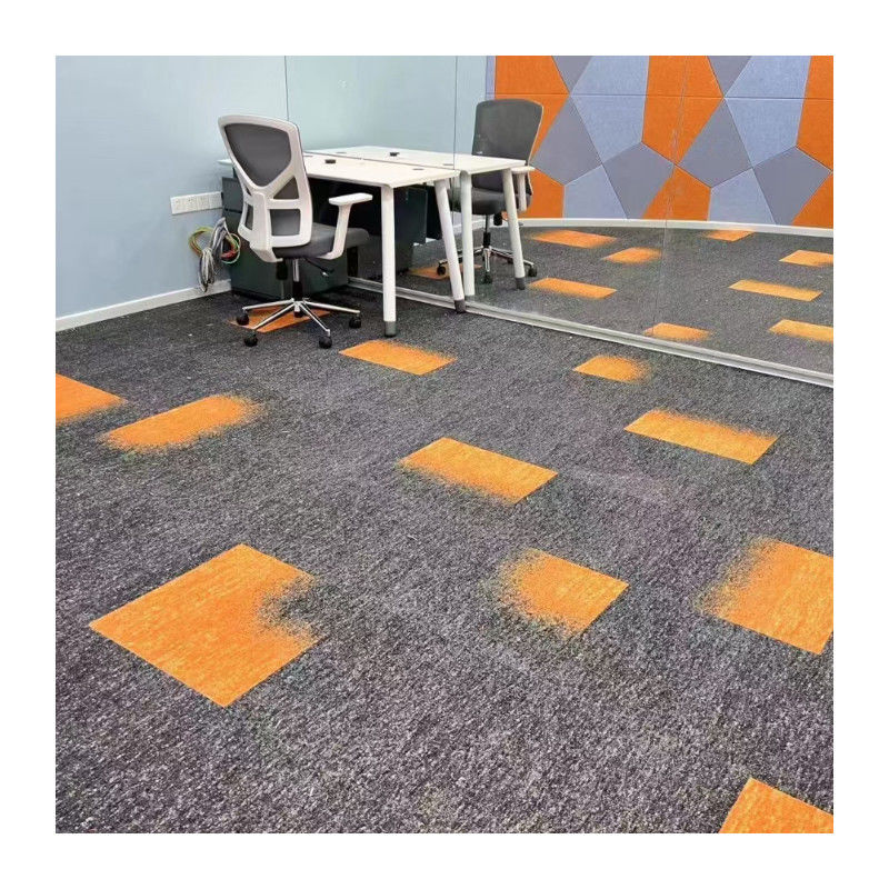Tejas de alfombra de nylon coloridas de bucle personalizado de oficina con respaldo de PE y 100% de fibra facial BCF